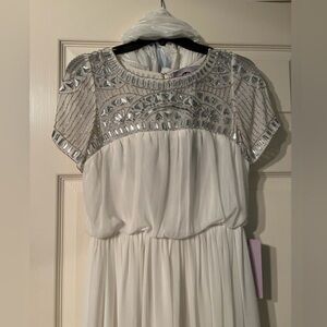 JS Collections NWT Women’s White chiffon bejeweled Keyhole back Long Dress